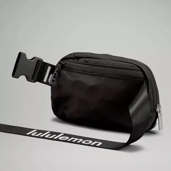 NWT Lululemon Everywhere Belt Bag Wordmark - Picture 5 of 7